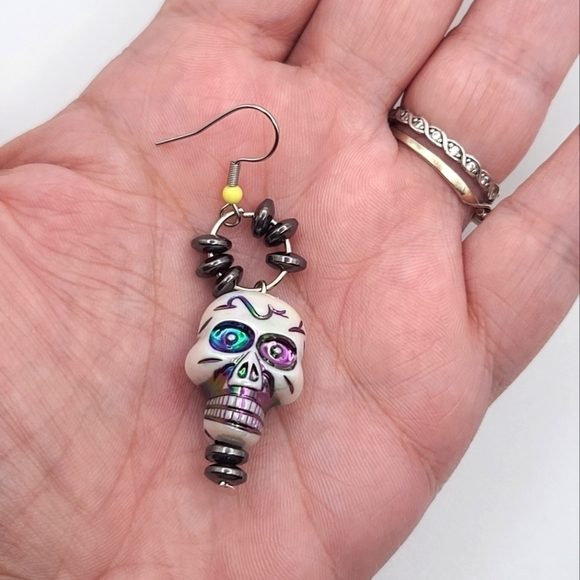 Handcrafted Skull Hematite Beaded Dangle Fashion Earrings - Picture 4 of 11